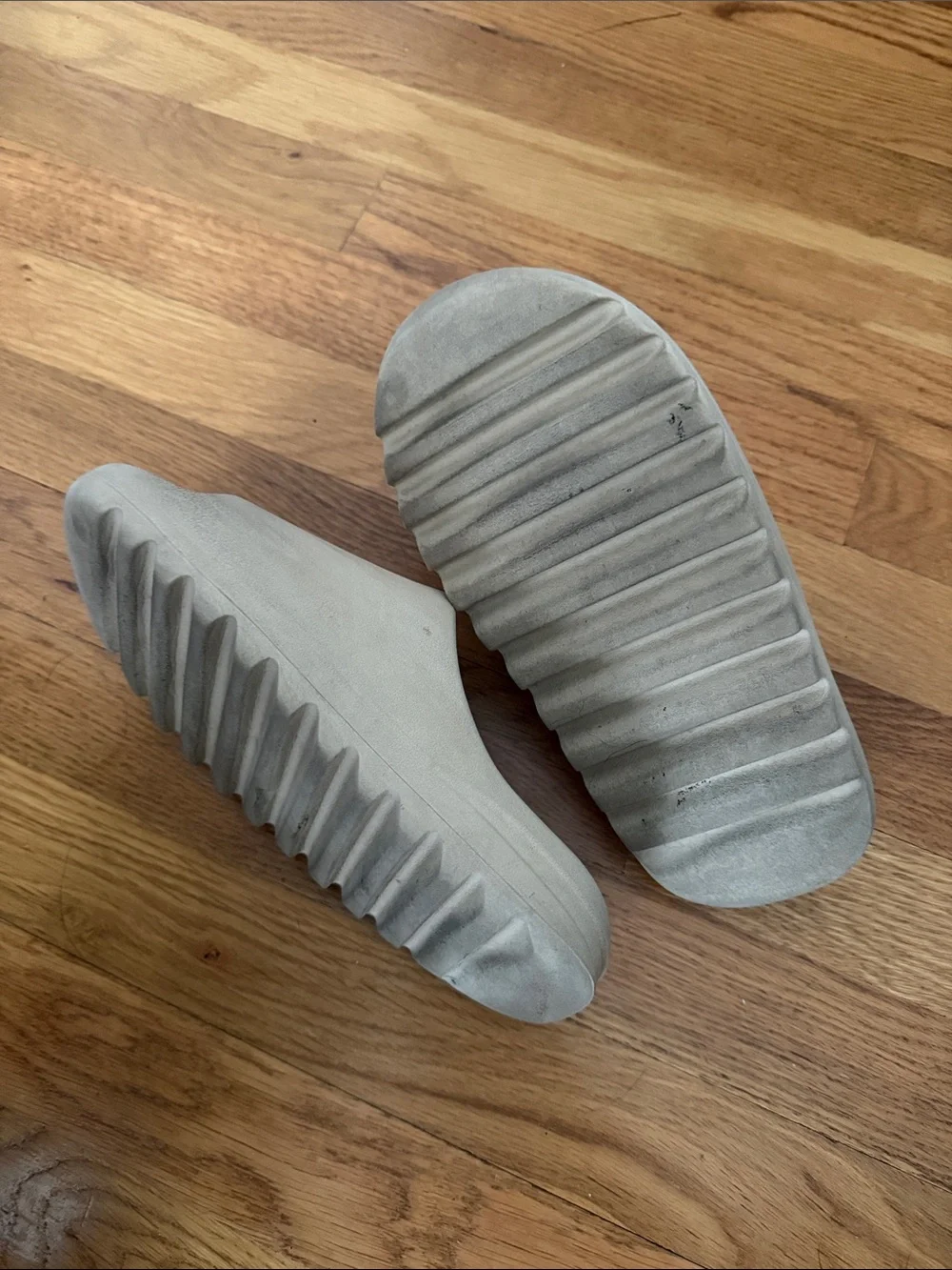 Yeezy Ribbed Slide Sandals in Bone